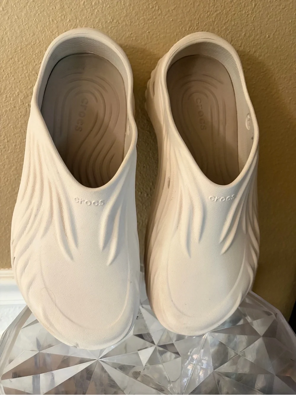 Men’s Crocs Echo Wave Chalk Almond Shoes size 10